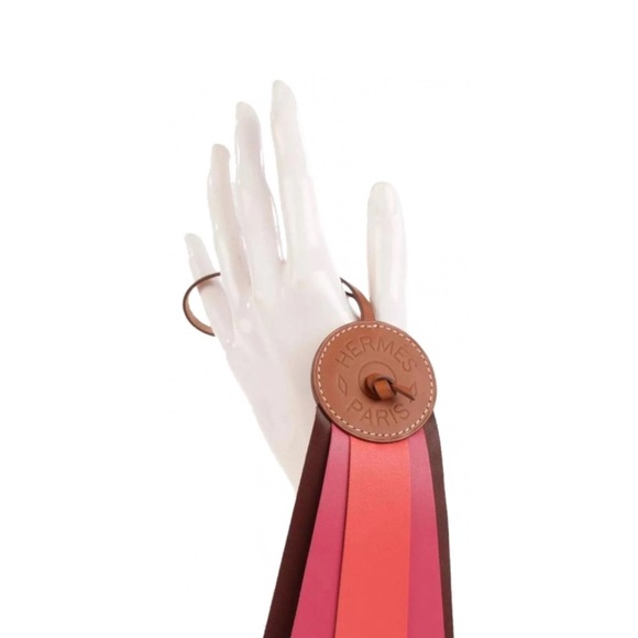 HERMES Hunter Cowhide Milo Lambskin Paddock
Flot Bag Charm Rose Jaipur - Picture 7 of 11